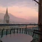Overlooking 아파트
